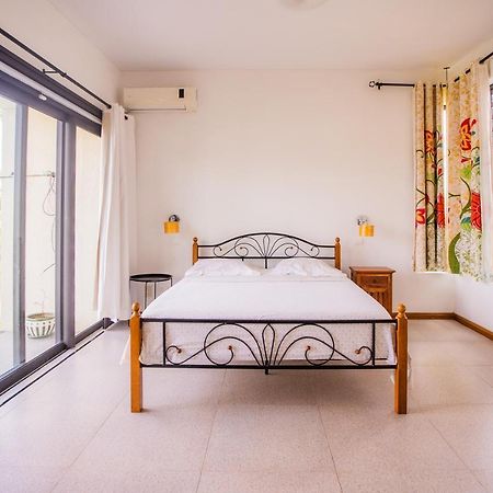Villa Angelou - Sunlit Beach Getaway With Pool And Wifi Belle Mare Exterior photo