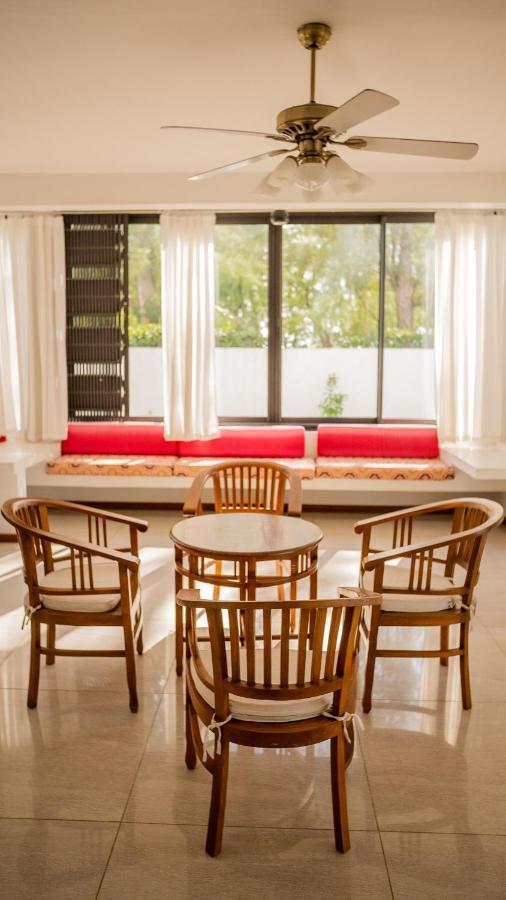 Villa Angelou - Sunlit Beach Getaway With Pool And Wifi Belle Mare Exterior photo